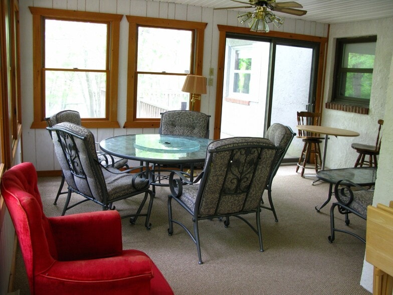 Building Photo - 392 Hallowood Dr