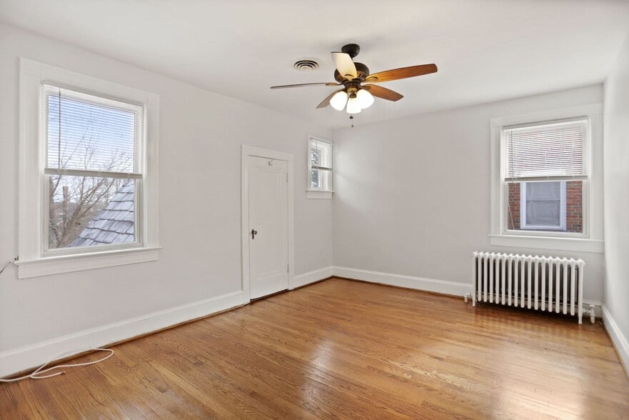 Building Photo - 4312 10th St NE