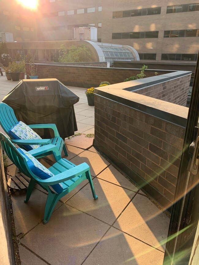 Building Photo - 26 10th St W