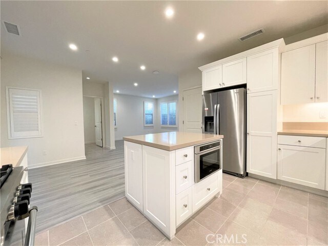 Building Photo - 119 Messenger