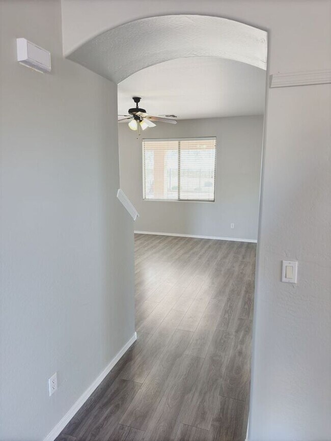 Building Photo - MOVE IN SPECILAS!! 5BD 3BA IN JOHNSON RANC...