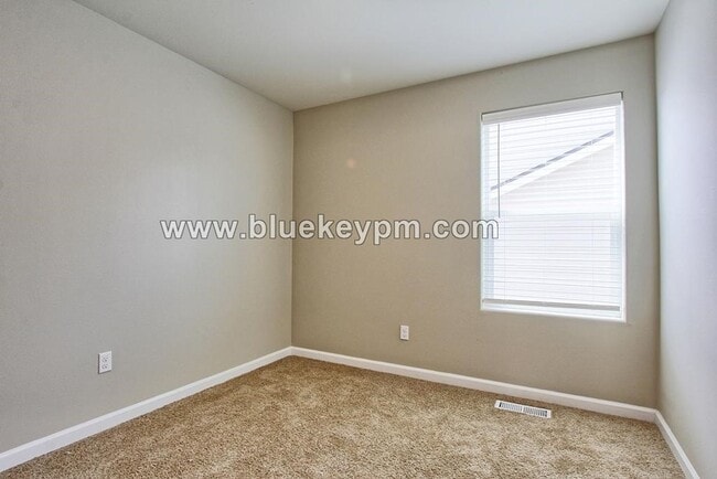 Building Photo - 4 Bed, 3 Bath Home Just off Ward Road and 4th Plain Blvd
