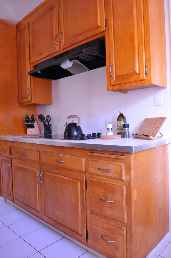 Kitchen - 4927 Forman Ave