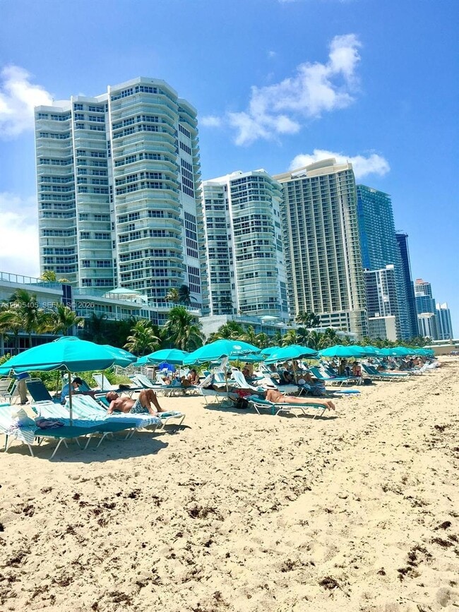 Building Photo - 16500 Collins Ave