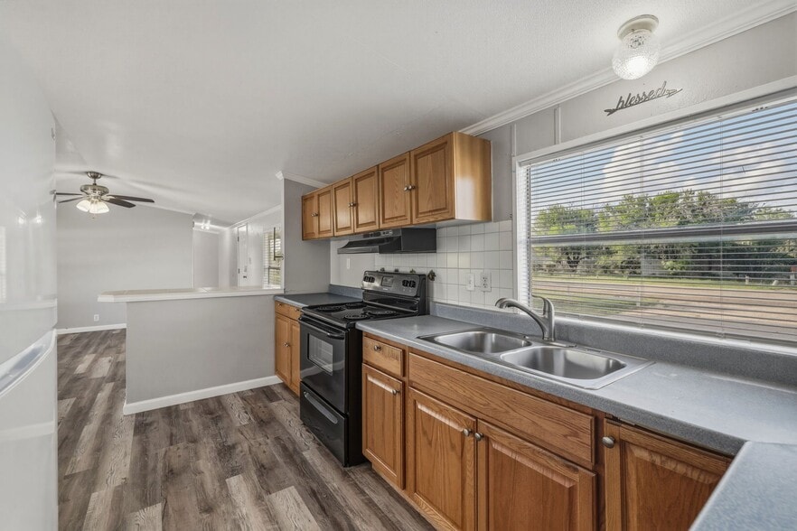 Building Photo - 31 Cinnamon Ln