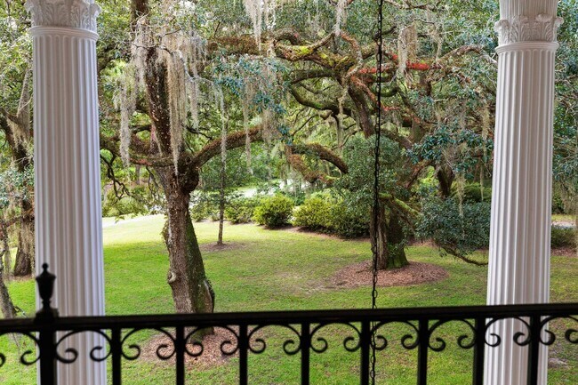 Building Photo - Historic Plantation Property on the Ashley River