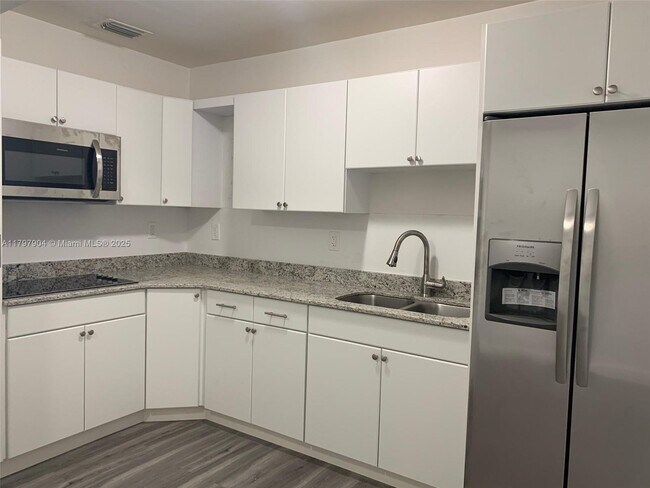 Building Photo - 6290 SW 39th St
