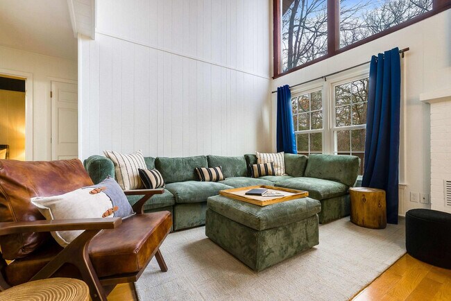 Building Photo - 2964 Hopkins Dr