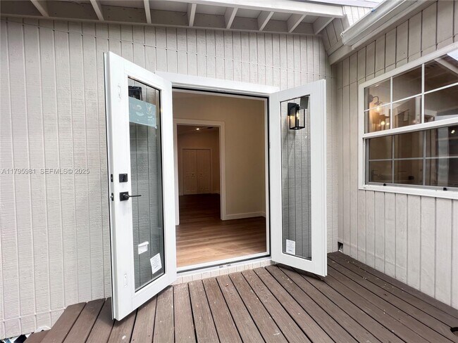 Building Photo - 315 NE 110th St