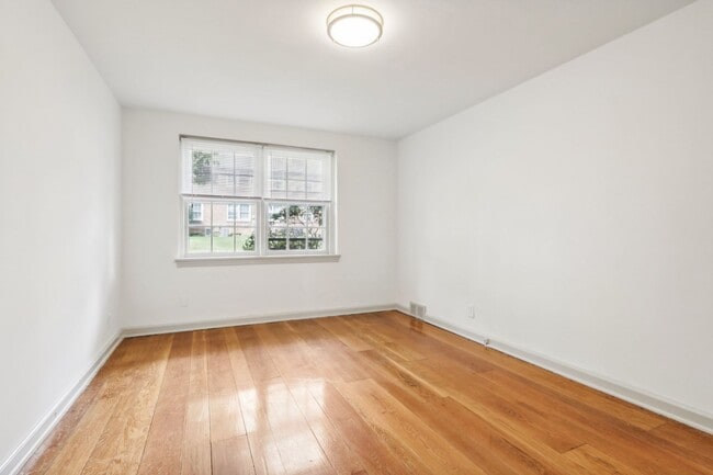 Building Photo - 2800 Woodpipe Ln