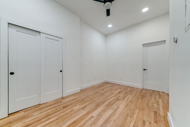 Building Photo - 163 3rd St