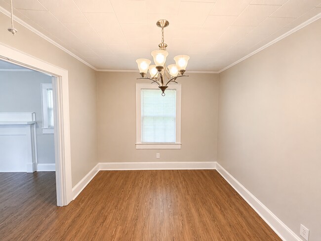 Building Photo - 406 Somers Ave