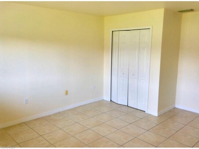 Building Photo - 1704 SE 1st St