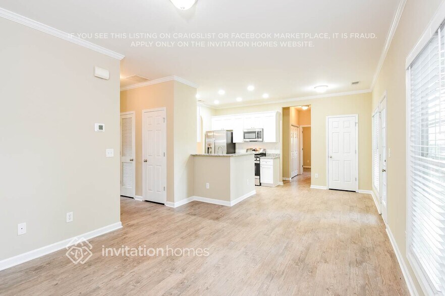 Building Photo - 595 Regal Lady Ct