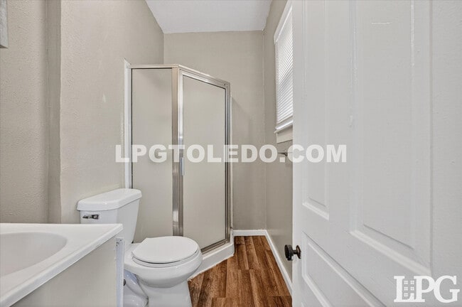 Building Photo - 3905 Peru St