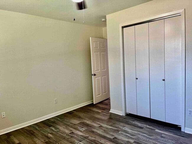 Building Photo - 8106 Mullins Dr
