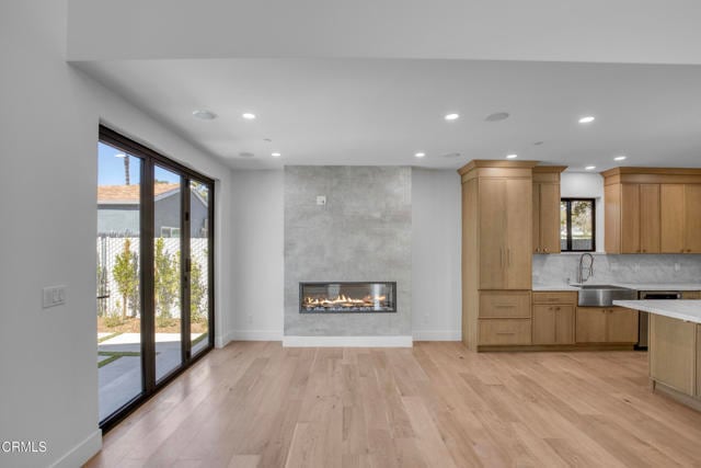 Building Photo - 611 W Claremont St