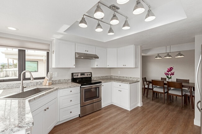 Building Photo - 8175 E Del Cuarzo Dr