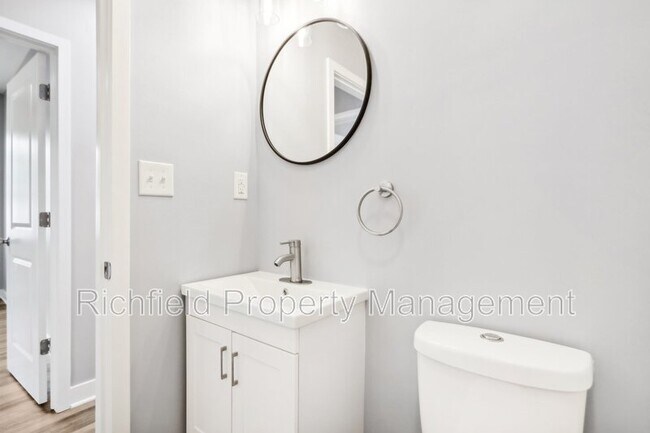 Building Photo - 2015 E Maryland St