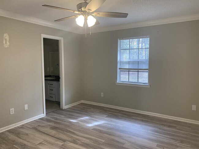 Building Photo - 805 Hidden Hollow Cir