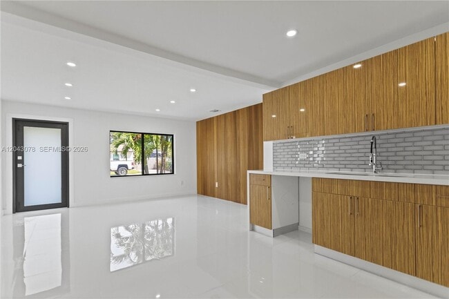 Building Photo - 1524 SW 32nd Ct