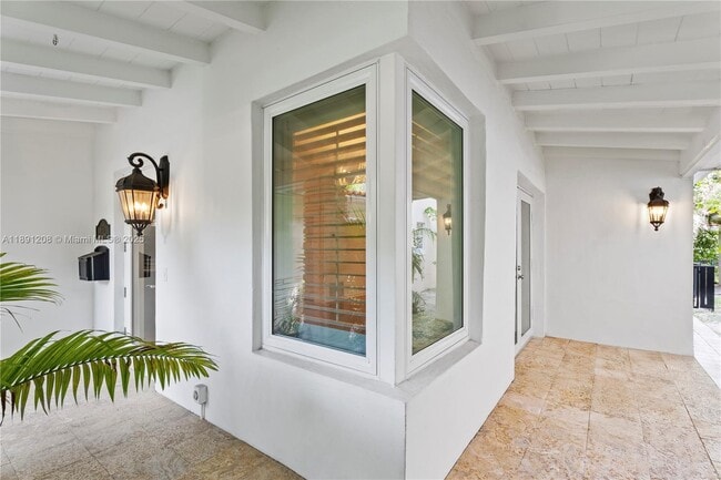 Building Photo - 605 Altara Ave