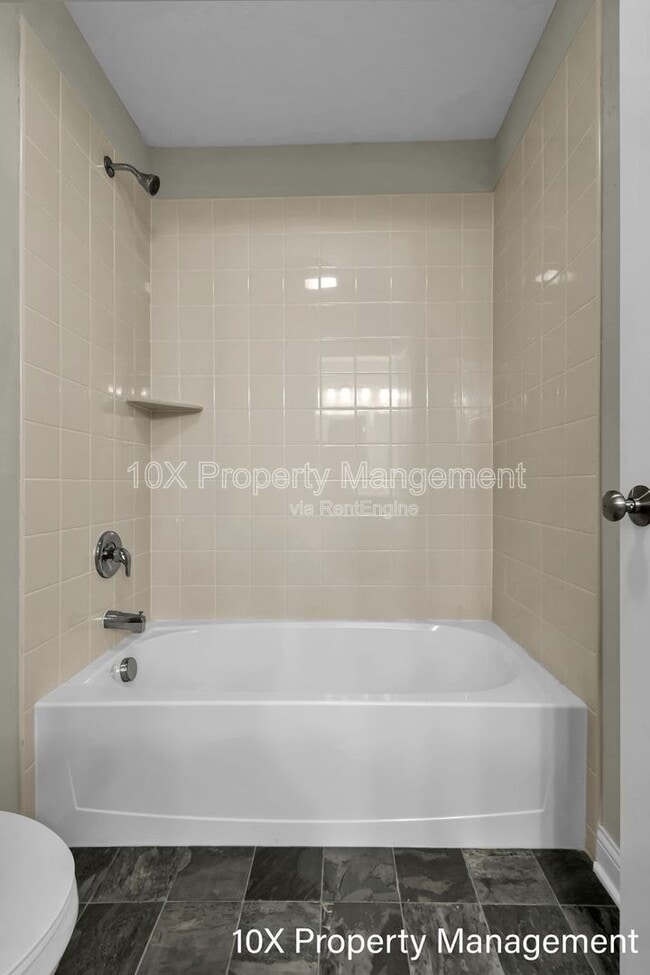 Building Photo - 592 Courtright Dr