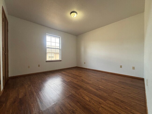 Building Photo - Cute 1 Bedroom 1 Bathroom Apartment near s...