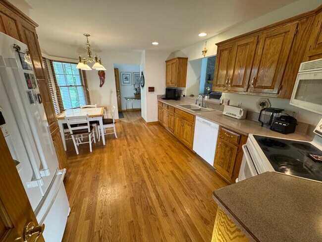 Building Photo - 18465 Stonehedge Dr