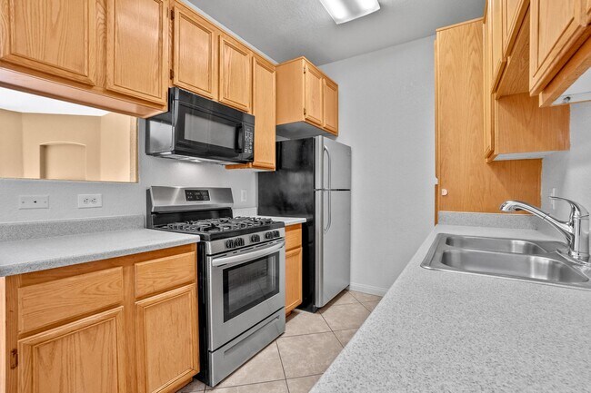 Building Photo - BEAUTIFUL 2 Bedroom Condo near Nellis Airf...