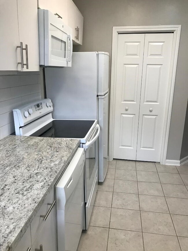 Building Photo - 315 Branard St