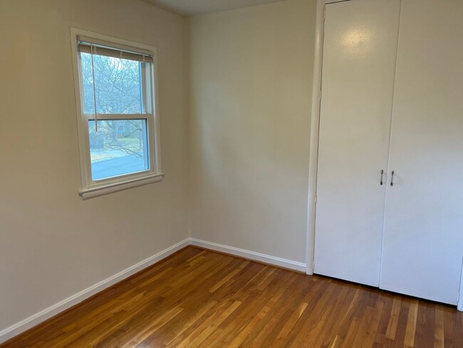 Building Photo - Lovely Split Level Close to Walter Reed, N...