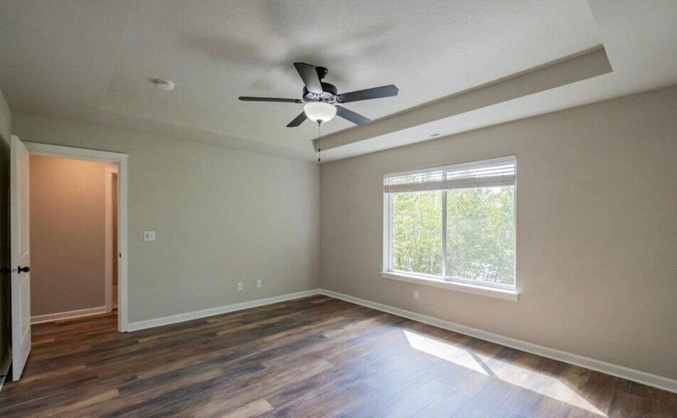 Building Photo - 4164 Sagecrest Dr NE