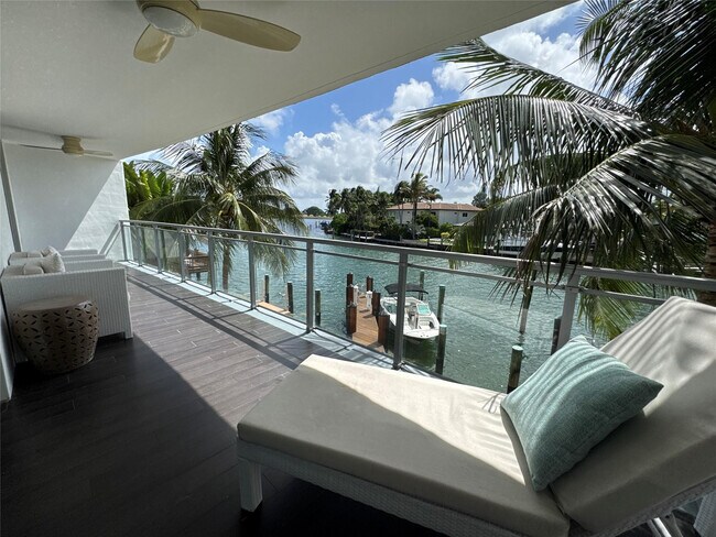 Building Photo - 9400 W Bay Harbor Dr