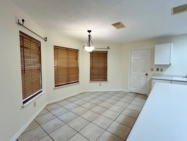 Building Photo - 4 BED 2.5 BATH near Seaworld AVAILABLE NOW!