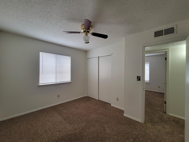 Building Photo - 7716 Iroquois Dr
