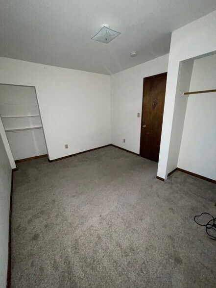 Building Photo - 933 7th St S