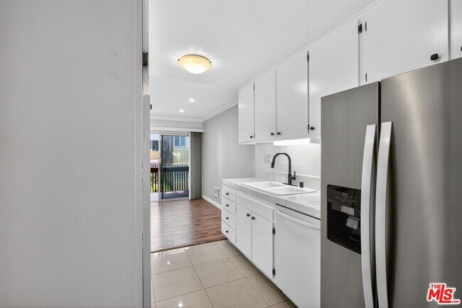 Building Photo - 5900 Canterbury Dr