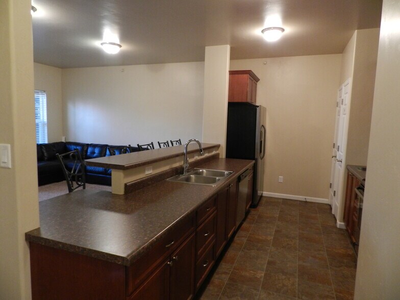 Kitchen - 1510 Glenwood Ave