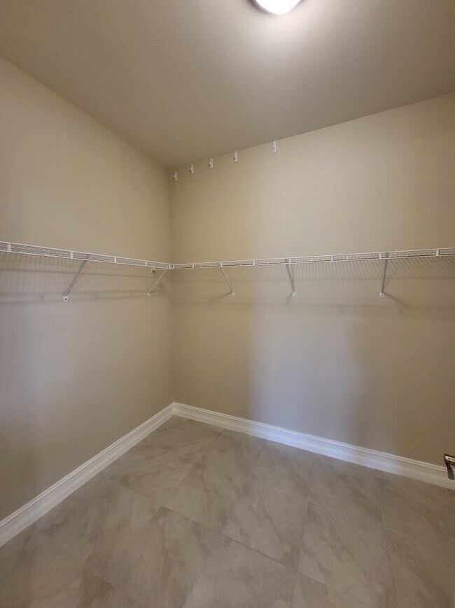 Building Photo - 3276 Baravaldo Cir