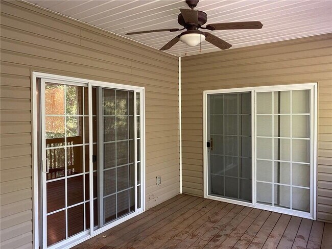 Building Photo - 4 Sullivan Ln