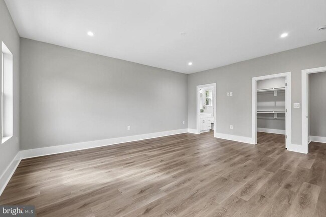 Building Photo - 735 N George Mason Dr