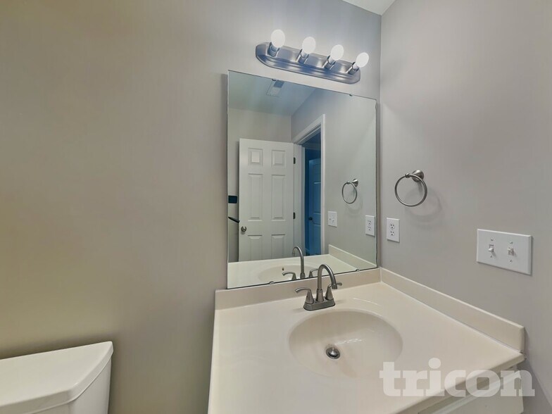 Building Photo - 3101 Rendezvous Dr