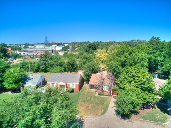 Building Photo - 1121 Bellevidere Dr