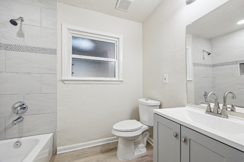 Building Photo - 2511 Evergreen Dr