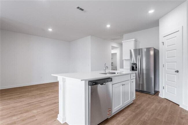 Building Photo - 4651 W Aurora St