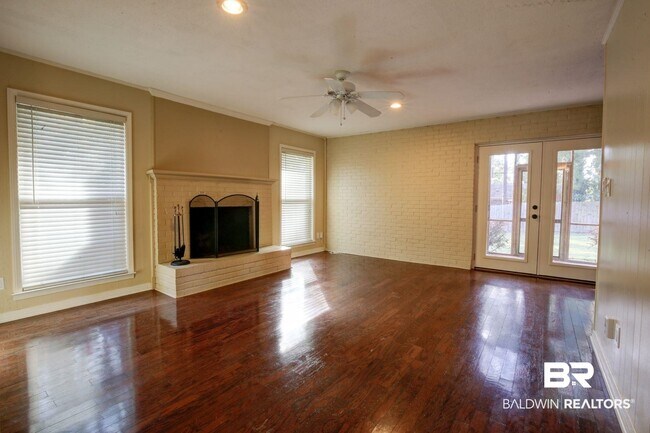 Building Photo - 505 Evergreen St