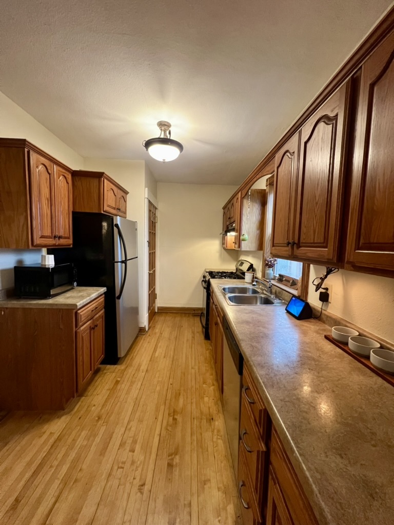 Kitchen - 1504 E Main St