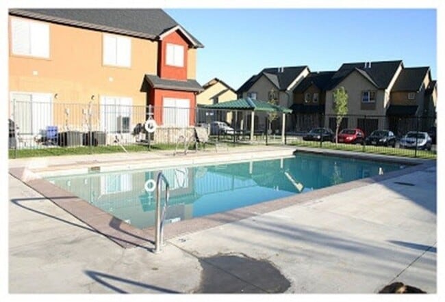 Building Photo - Stunning 3 bed 2 bath Condo in Pleasant Grove