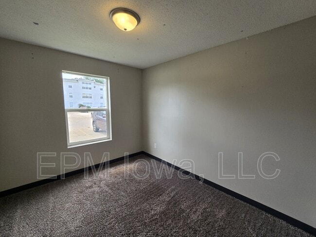 Building Photo - 60 Miller Ave SW